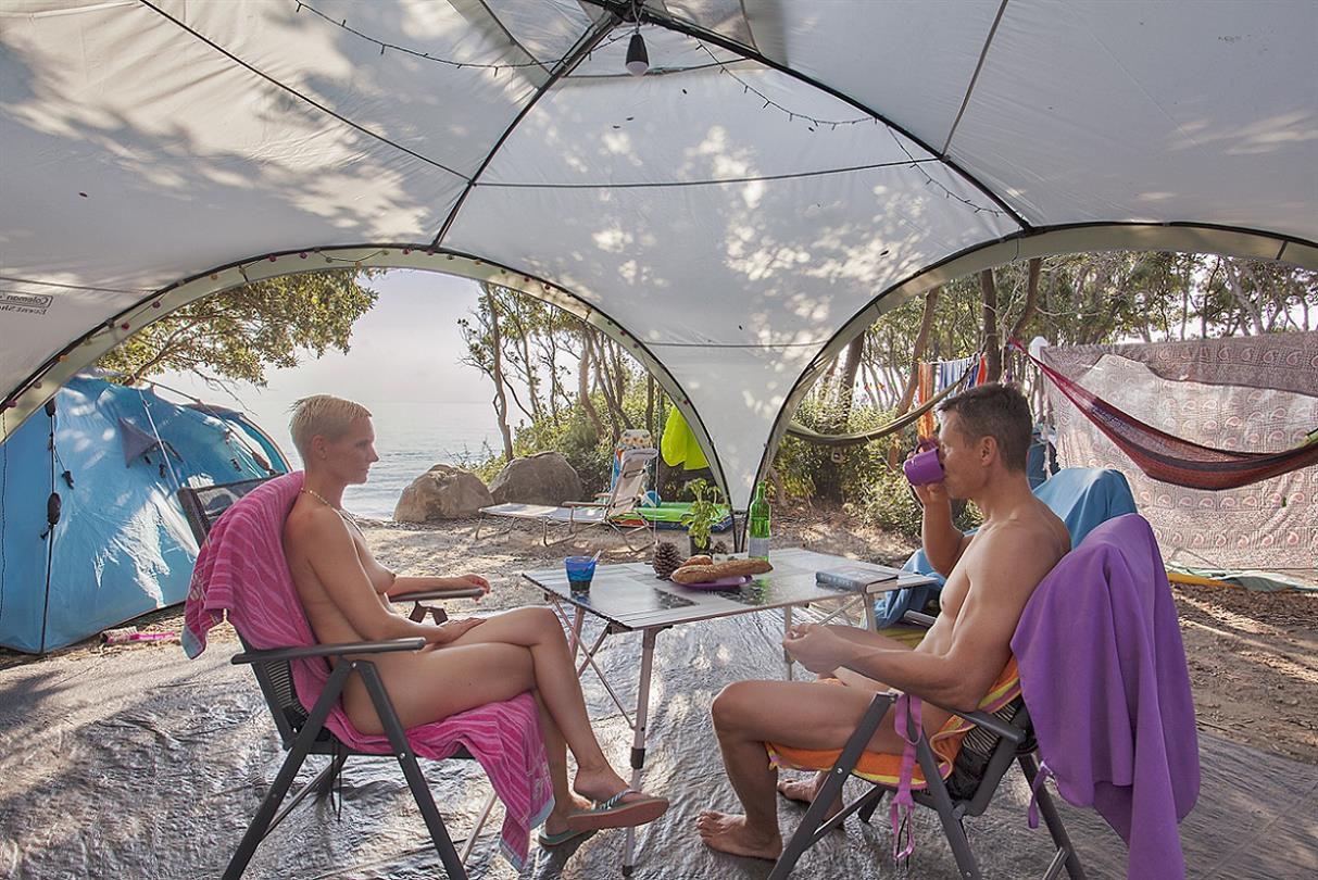 FKK-Ferienzentrum FKK-Stellplätze für Zelte auf Korsika