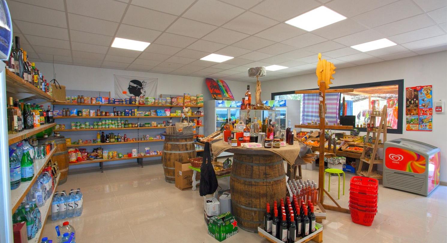 Minimarkt des Campingplatzes Bagheera - 4-Sterne-FKK-Campingplatz südlich von Bastia 