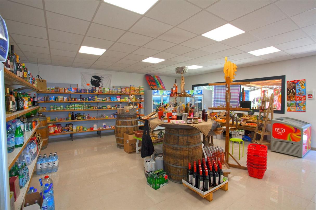 Minimarkt des Campingplatzes Bagheera - 4-Sterne-FKK-Campingplatz südlich von Bastia 