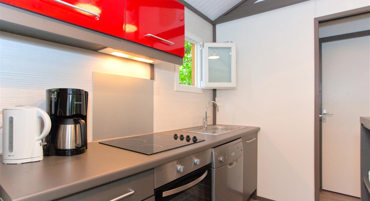 Chalet mit voll ausgestatteter Küche in einer FKK-Domäne auf Korsika