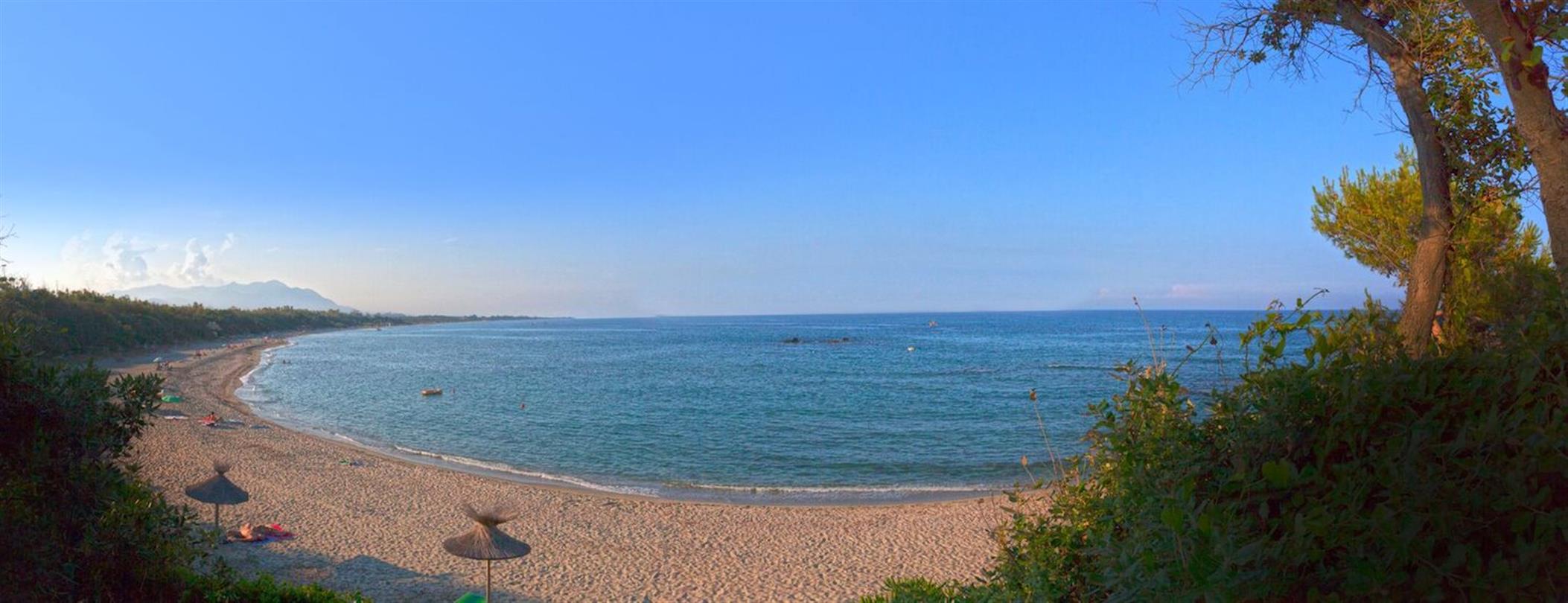 Korsischer FKK-Strand des Feriendorfes, einer der größten FKK-Strände Frankreichs - Domaine de Bagheera 