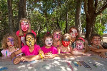 Kinder-Make-up - Naturisten-Feriencenter auf Korsika 