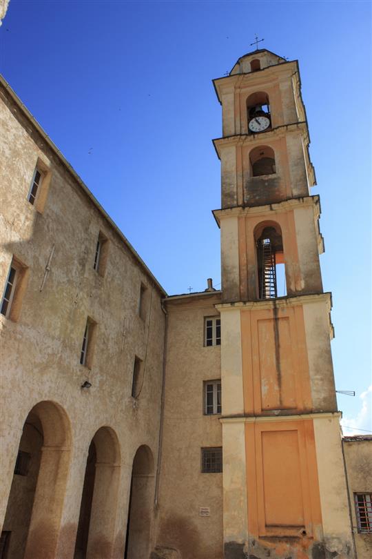 Kirchturm von Cervioni - Domaine de Bagheera, FKK-Campingplatz