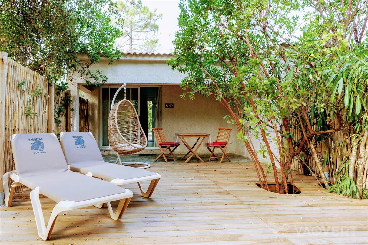 4-Sterne-FKK-Ferienvermietung in Bravone: Campingplatz, Mini-Villen, Villen, Chalets, Lodges, Mobilheime - Domaine de Bagheera Corsica