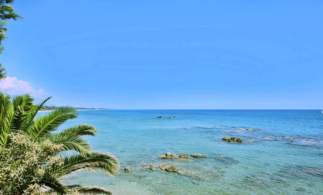 Urlaub auf dem FKK-Campingplatz 4 Sterne Korsika, Stellplätze am Meer - Feriencenter de Bagheera