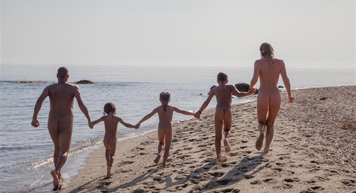 Familienurlaub auf dem FKK-Gelände Korsika, direkt am Mittelmeer - Domaine de Bagheera