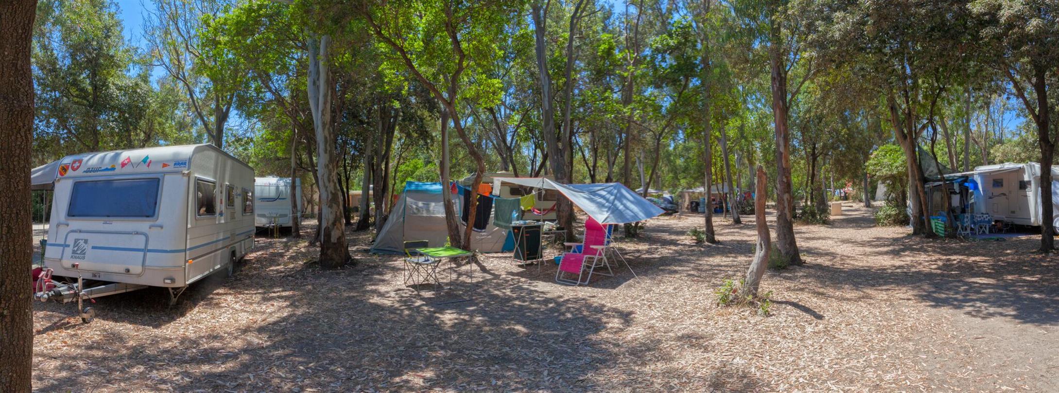 Stellplätze FKK-Campingplatz am Meer 4 Sterne Korsika, Linguizzetta - Domaine de Bagheera