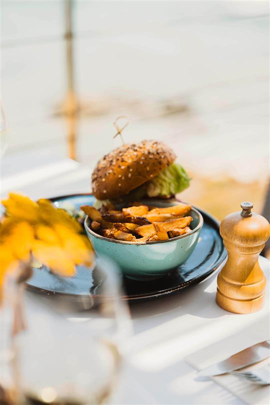 Traditionelles korsisches Restaurant mit Fisch, Bio-Fleisch, korsischen Gerichten