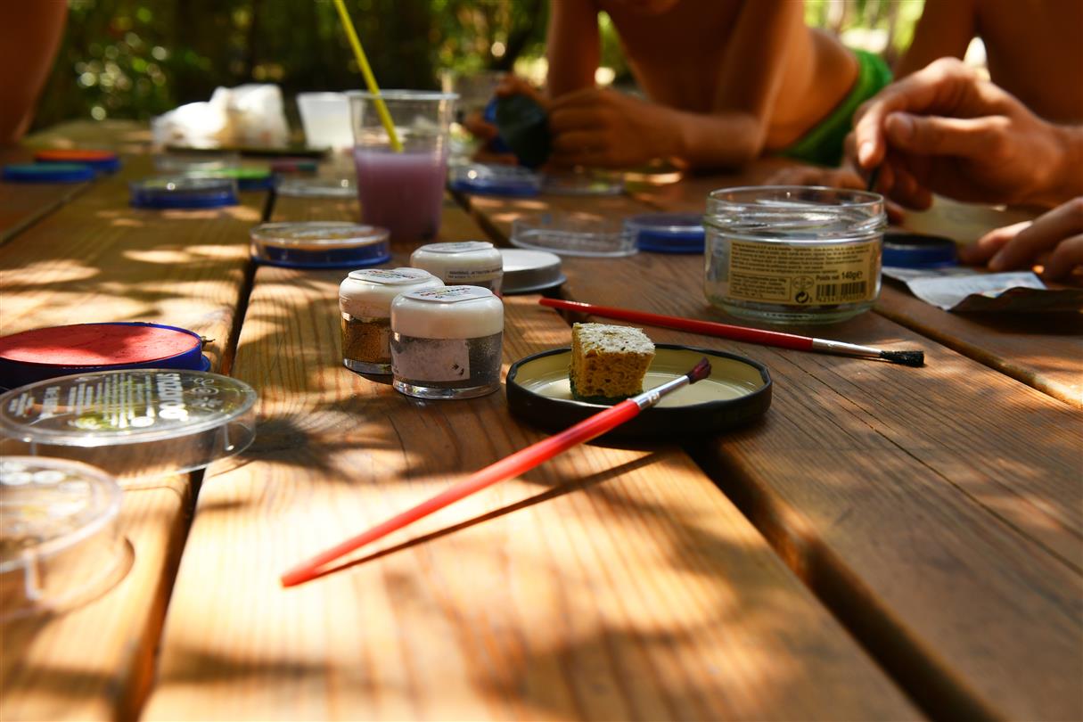 Kinder-Make-up - Naturisten-Feriencenter auf Korsika 